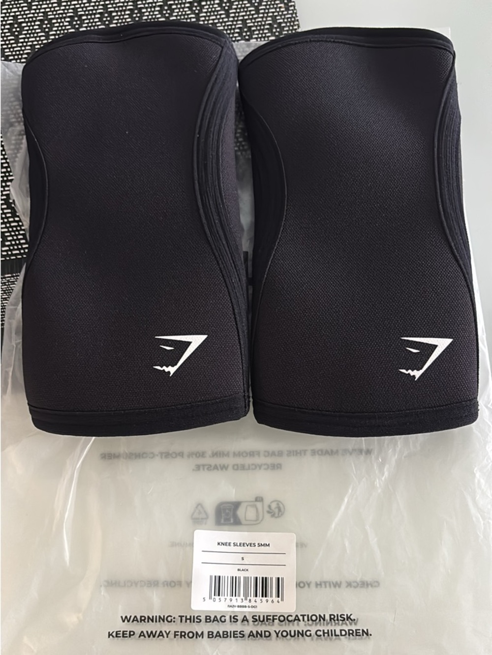 NWT Gymshark knee sleeves